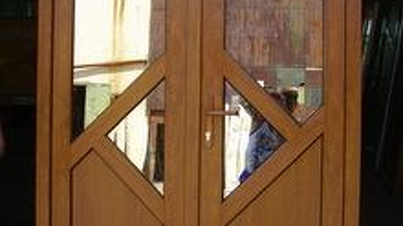 Executam TAMPLARIE PVC / CONFECTII METALICE Executam TAMPLARIE PVC / CONFECTII METALICE