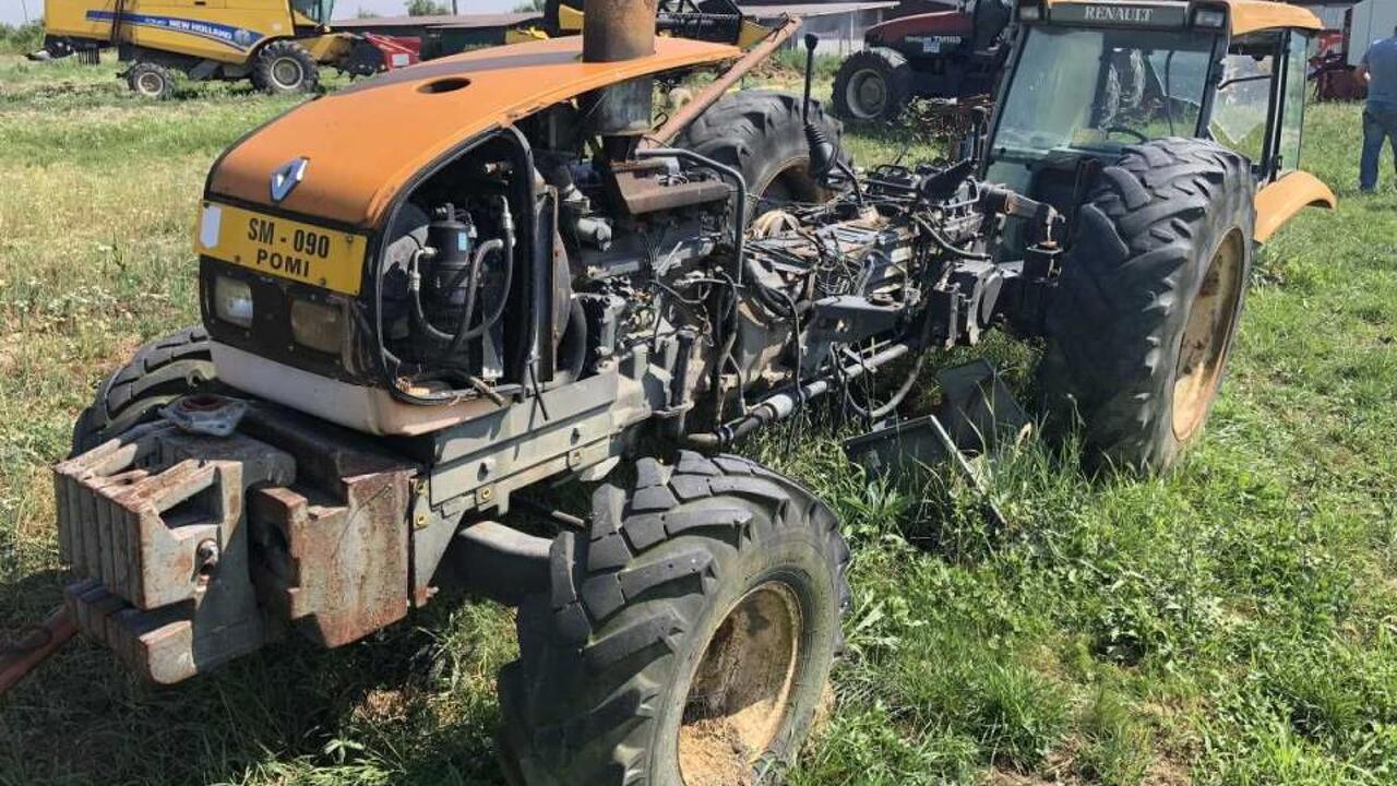 Lichidator judiciar vand Tractor Renault 325 Lichidator judiciar vand Tractor Renault 325