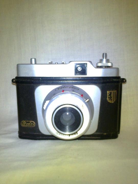 Camera vintage Certo Phot si Olympus OM707 AF - 4/9