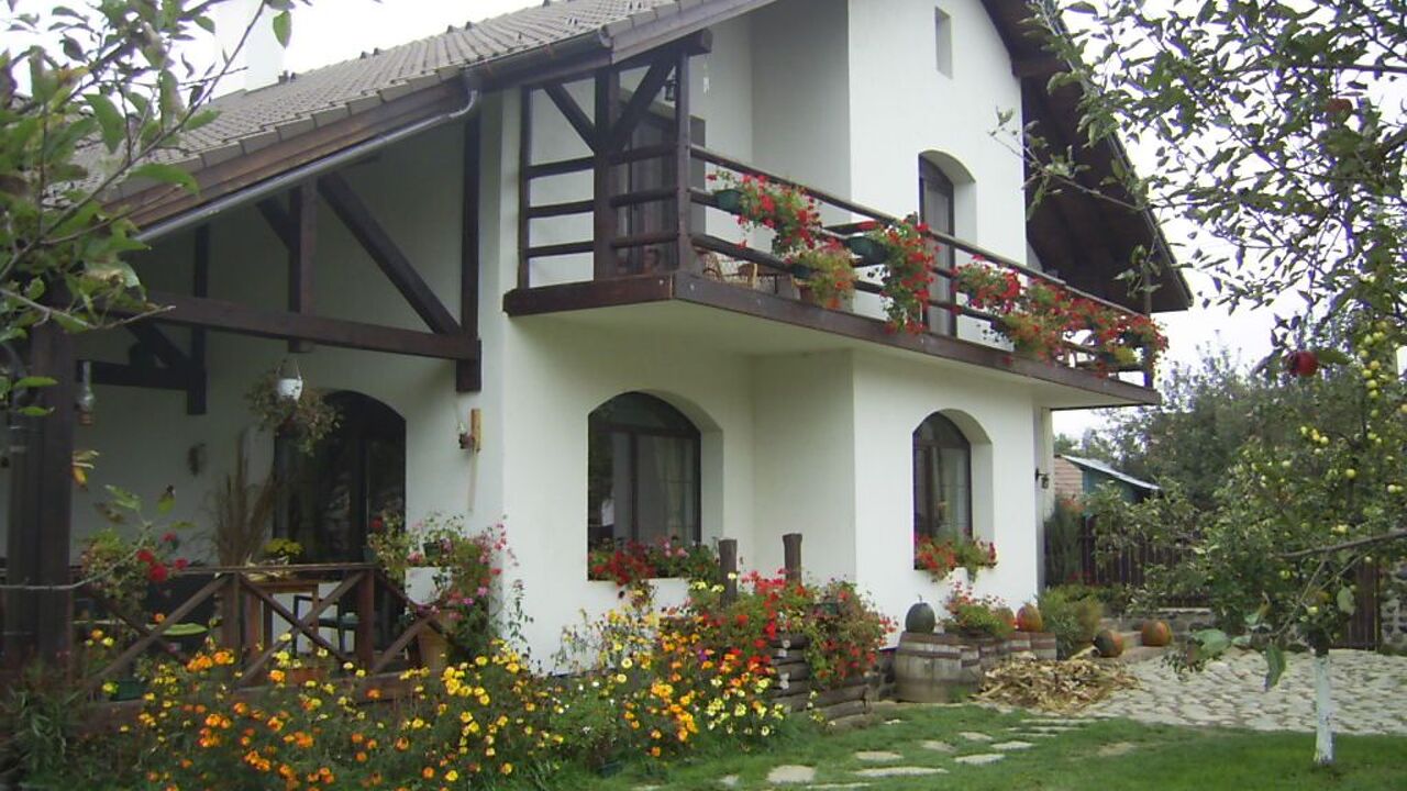 Pensiune AgroTuristica de 4* in Cartisoara, Sibiu, angajeaza 2 persoane (poate fi si cuplu) Pensiune AgroTuristica de 4* in Cartisoara, Sibiu, angajeaza 2 persoane (poate fi si cuplu)