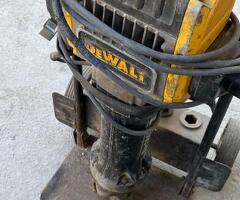 Ciocan demolator DeWALT 2100W