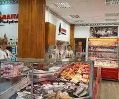 Femeie la Raionul de Mezeluri-SUPERMARKET-SANMARTIN