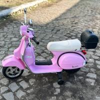 Scuter electric Piaggio Vespa PX150 cu roti moi si scaun tapitat, Pink