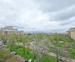 Apartament cu 4 camere langa Parlament pe strada Uranus