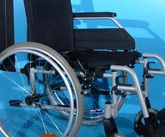 Scaun cu rotile din aluminiu Drive latime sezut 45 cm