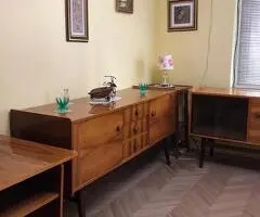 Mobila veche, set 5 piese din lemn masiv cu furnir de nuc – stare foarte buna