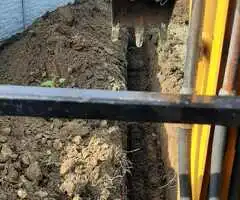 Închiriez miniexcavator