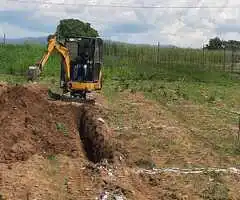Închiriez miniexcavator