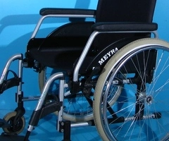 Scaun cu rotile din aluminiu Meyra   latime sezut 53 cm
