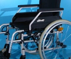 Scaun cu rotile Drive   latime sezut 45 cm
