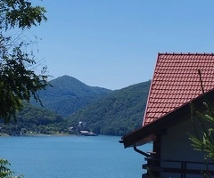 Vand padure pa malul Lacului Cincis zona de agrement la 10 km de Hunedoara