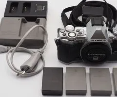 Olympus OMD E-M5 Mark II + accesorii