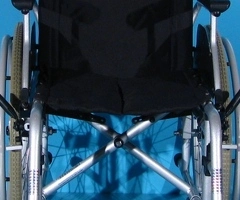 Scaun cu rotile Drive   latime sezut 42 cm