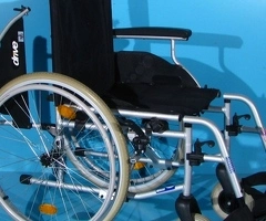 Scaun cu rotile Drive   latime sezut 42 cm