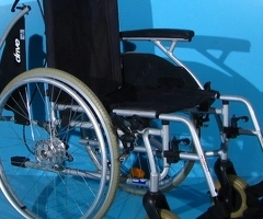 Scaun cu rotile - Drive   latime sezut 42 cm