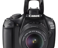 Aparat Foto Canon EOS 1100D + Geantă + Încărcător + Baterie + Cablu Date + Card MicroSD 8 GB