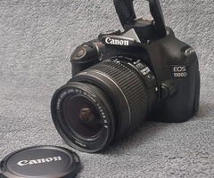 Aparat Foto Canon EOS 1100D + Geantă + Încărcător + Baterie + Cablu Date + Card MicroSD 8 GB