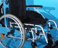 Scaun cu rotile din aluminiu Drive - latime sezut 45 cm