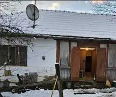 Vand casa cu cabana in curte