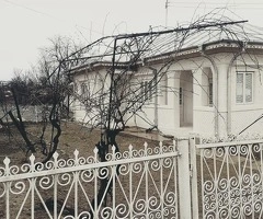 Vand casa din caramida