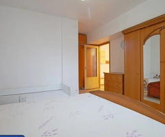 De inchiriat: Probabil cel mai mare apartament cu 2 camere din S4.