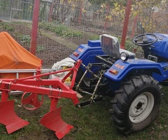 Vand Tractor Bizon T20 4x4+plug cu 2cormane si freza1,25m pret 19.500 negociabil
