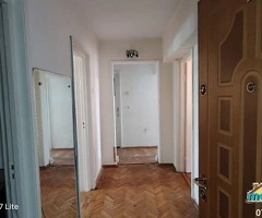Proprietar vand apartament decomandat cu 3 camere in Tiglina 2 Galati