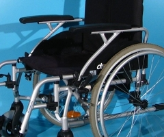 Scaun cu rotile din aluminiu  Drive - latime sezut 51 cm