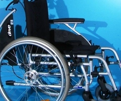 Scaun cu rotile din aluminiu  Drive - latime sezut 39 cm